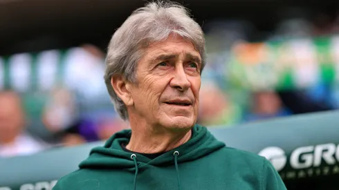 En España le dicen a Manuel Pellegrini que deje el Betis.
