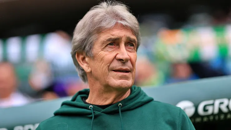 En España le dicen a Manuel Pellegrini que deje el Betis.
