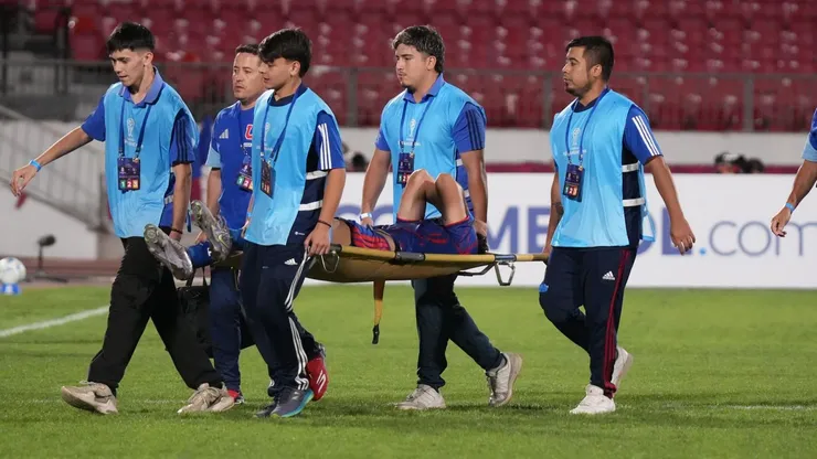 Bianneider Tamayo salió lesionado en la U ante Palestino.