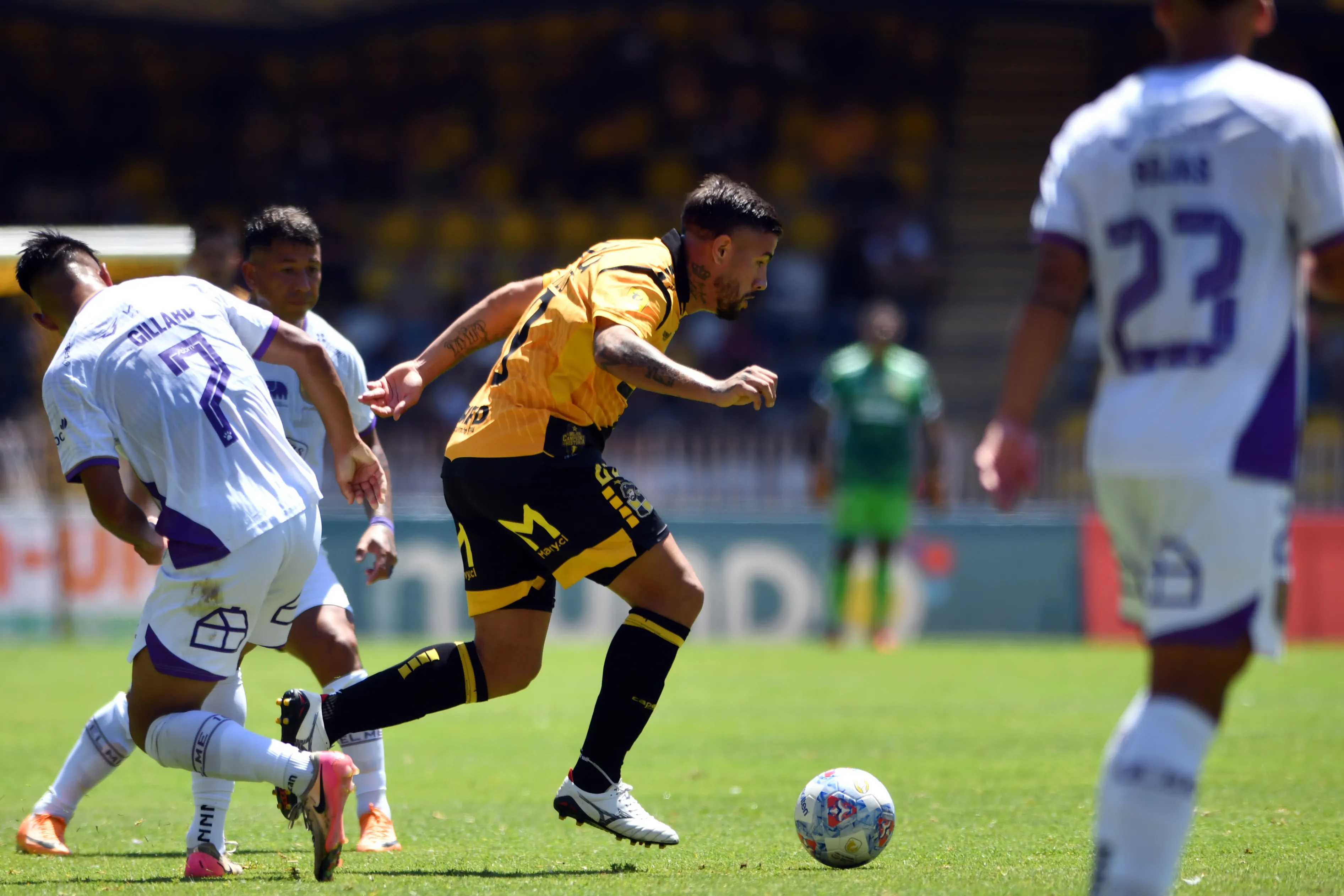 Rodrigo Holgado en acción en el partido ante Deportes Concepción que Coquimbo Unido perdió en casa. (Alejandro Pizarro Ubilla/Photosport).