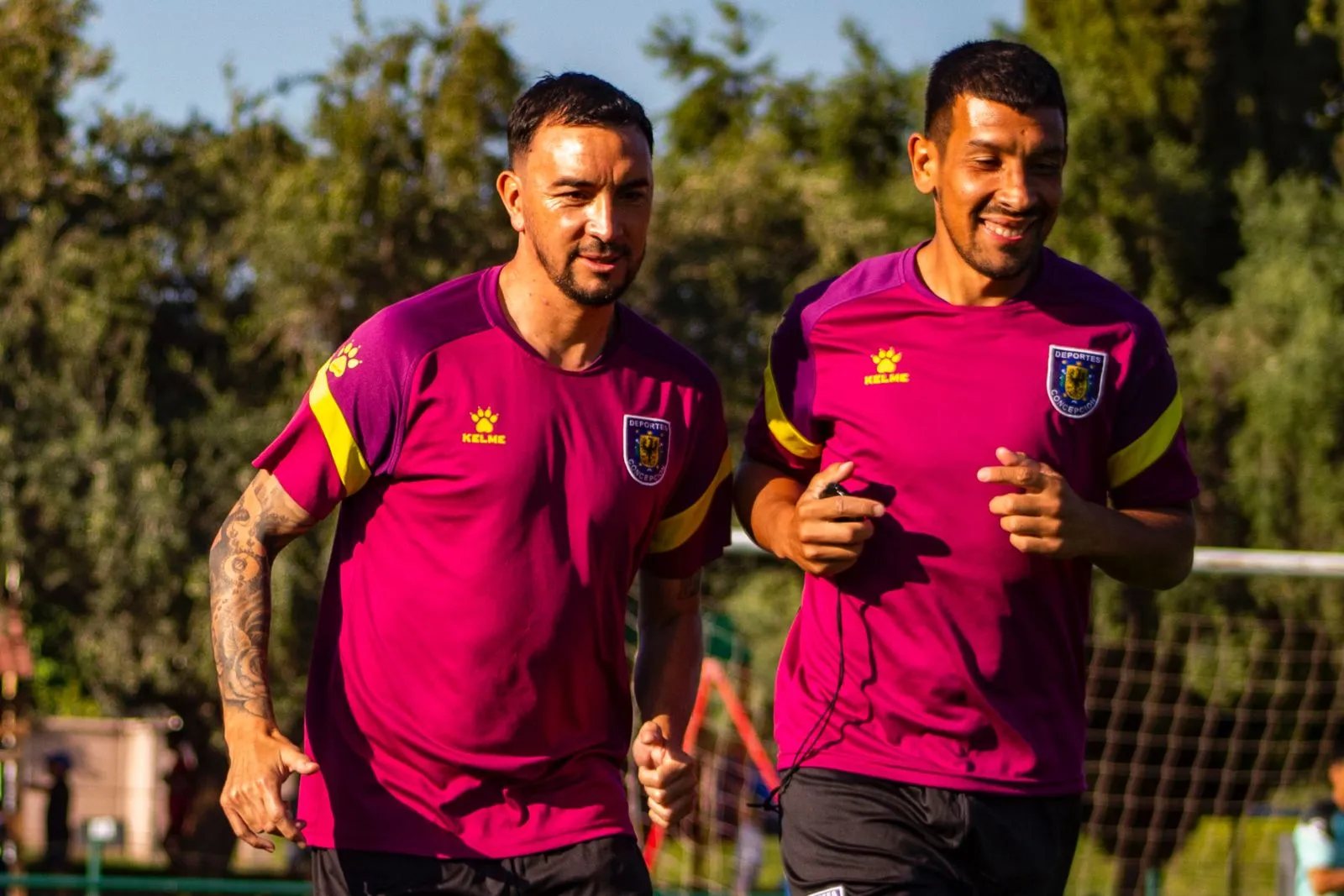 Silva (a la derecha) es un querido jugador por los hinchas de los lilas.