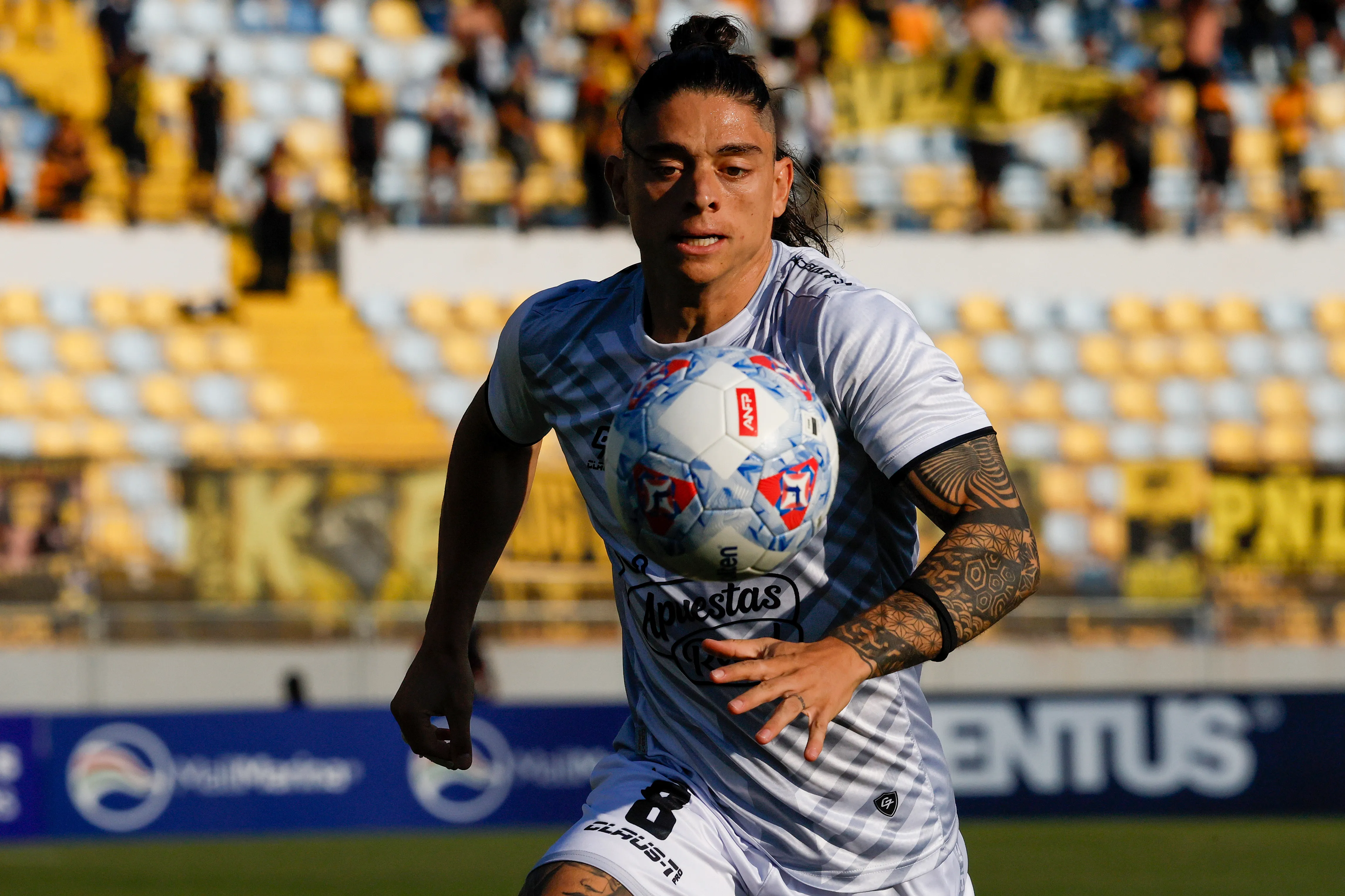 Montecinos y su gran inicio de año con Limache /Photosport