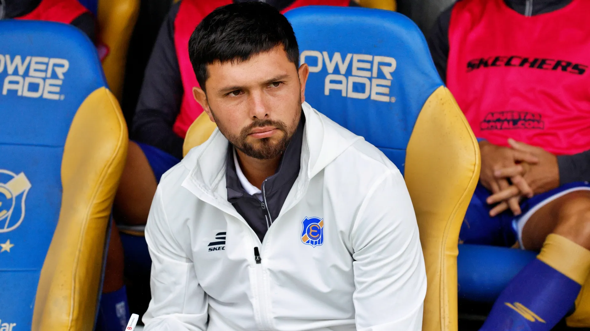 Pese a tener 100% de rendimiento, Davis González no seguirá como DT de Everton.