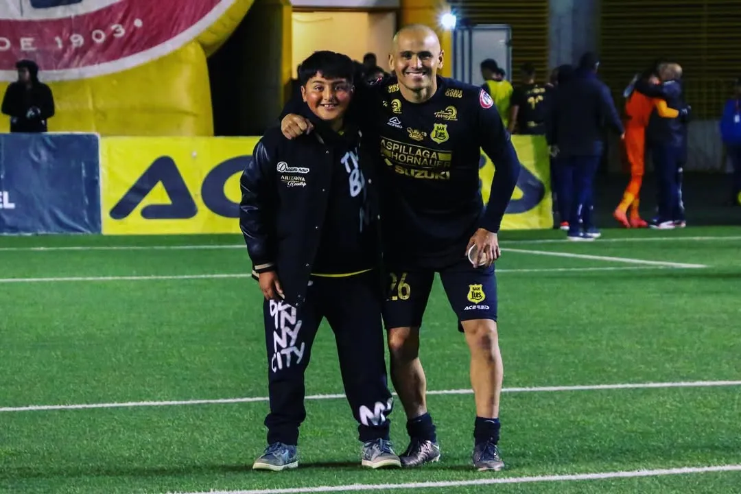 “Chuy” Suazo ahora sigue los pasos de su padre en San Luis