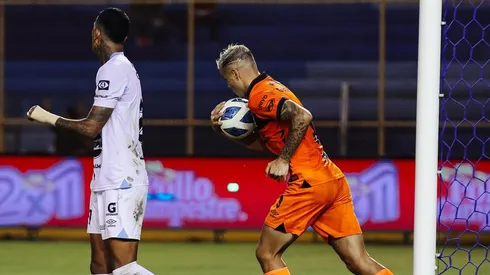 El ex delantero de Iberia y Vial lanzó una dura acusación en redes sociales contra su ex club.