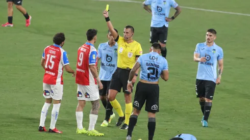 El "Cimbi" Cuevas se salvó de la roja ante O'Higgins