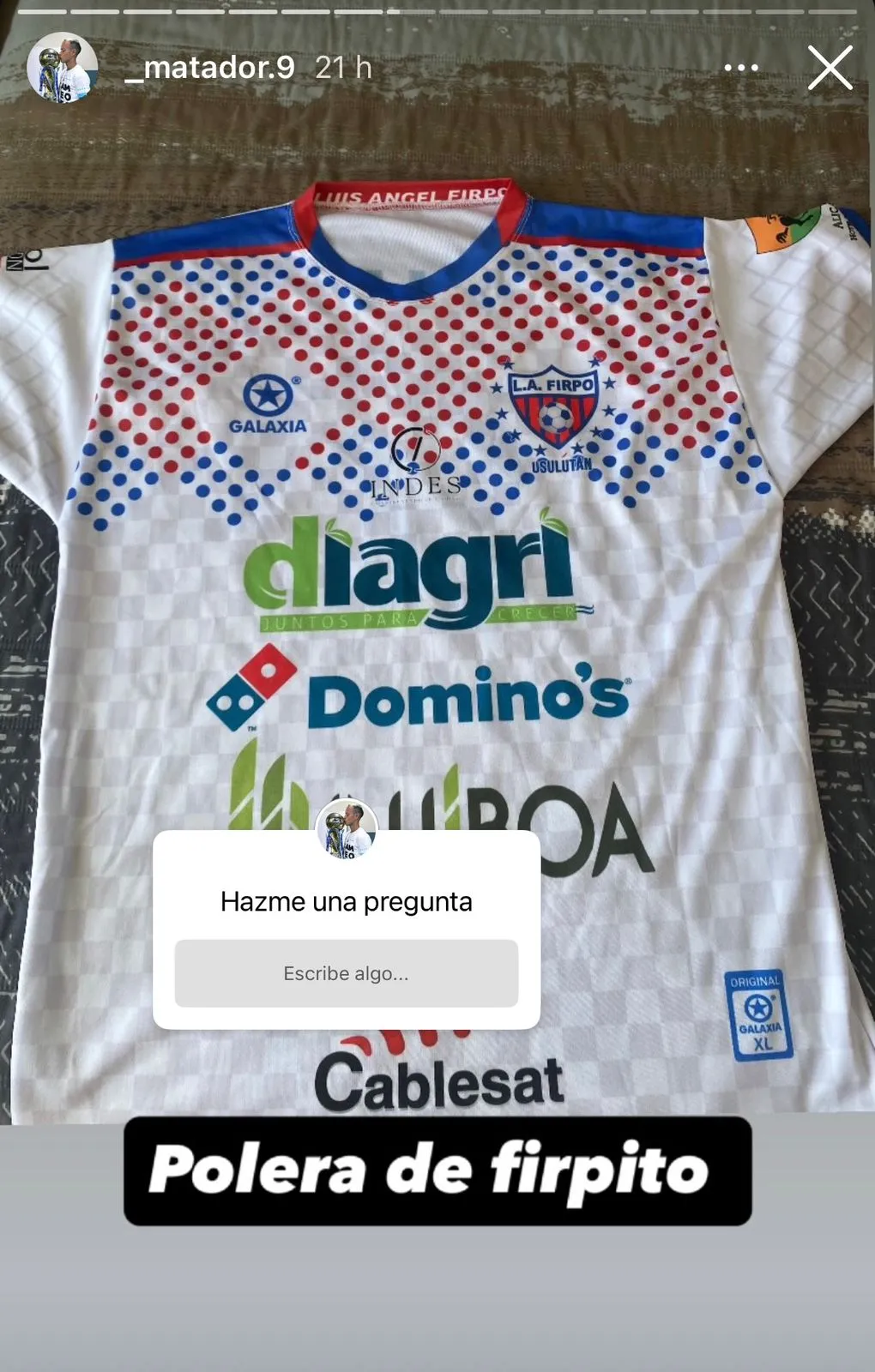 Algunas de las prendas que el deportista vende para su operación. (Foto: Captura.)