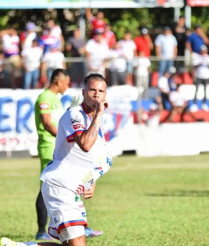 Sebastián Julio vende su ropa para financiar operación. (Foto: Instagram @_matador.9)