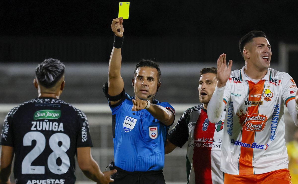 “Horrible e indignante”: Cobresal postea contra Piero Maza y minutos después borra el reclamo