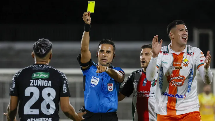 En Cobresal se molestaron por la agresión que solo fue considerada tarjeta amarilla