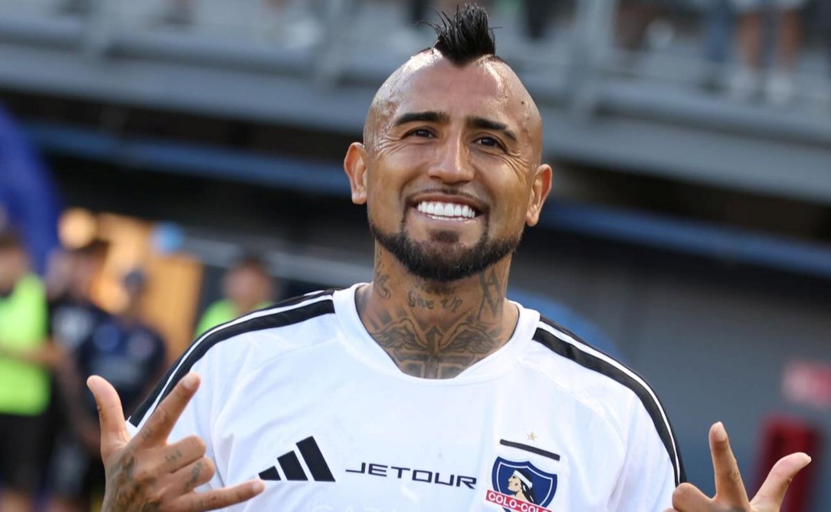 No se vio por TV: El gesto de Arturo Vidal con niños de Audax que saca aplausos en redes sociales