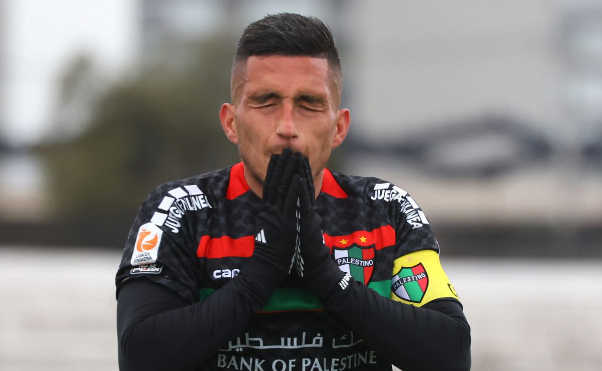 Bryan Carrasco aclara el tema del parlante ante U de Chile: “Se lo tomaron mal, era por Palestino”
