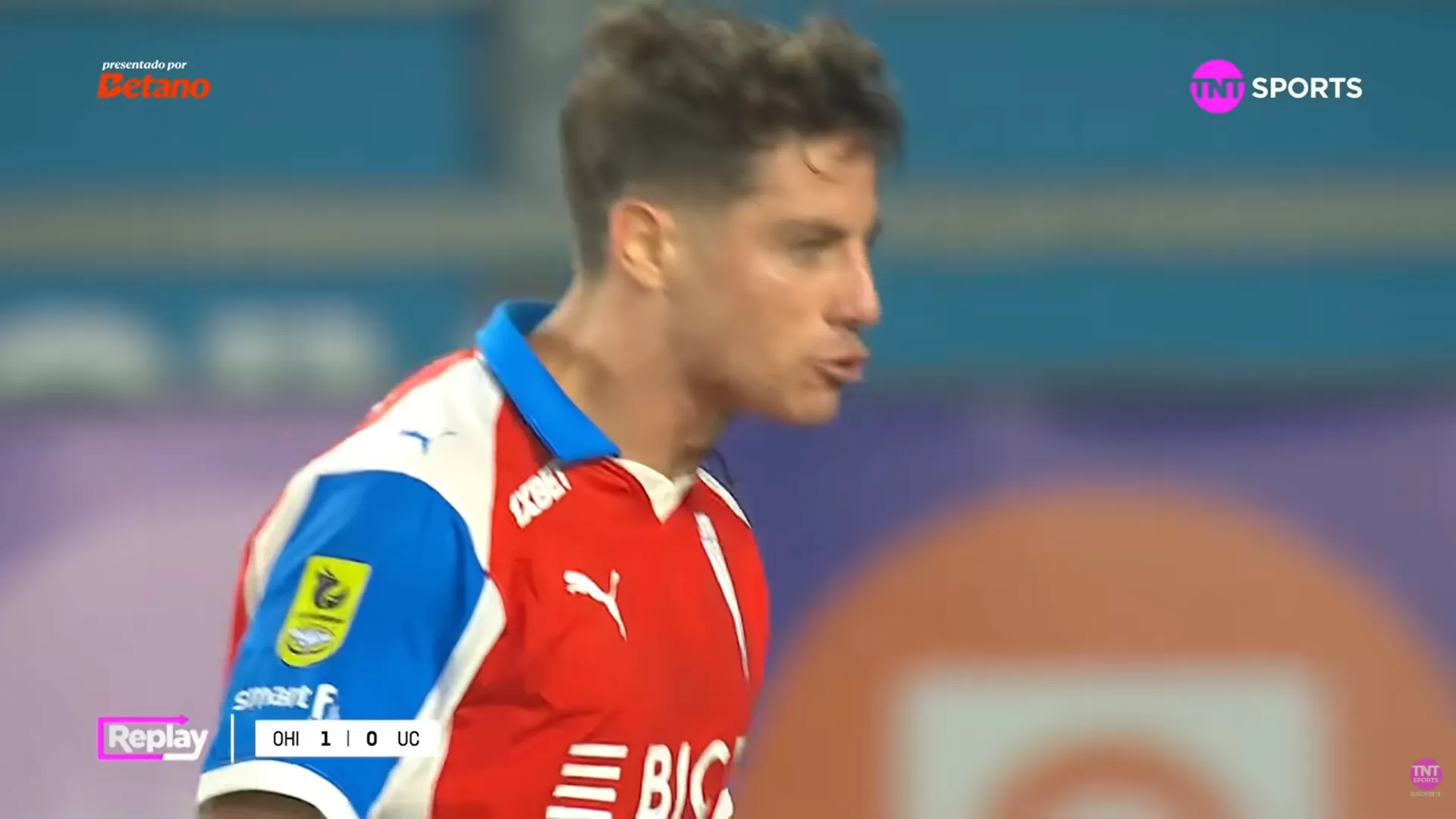 Clemente Montes fue al área muy molesto por no haber podido patear el tiro libre. (Captura TNT Sports).