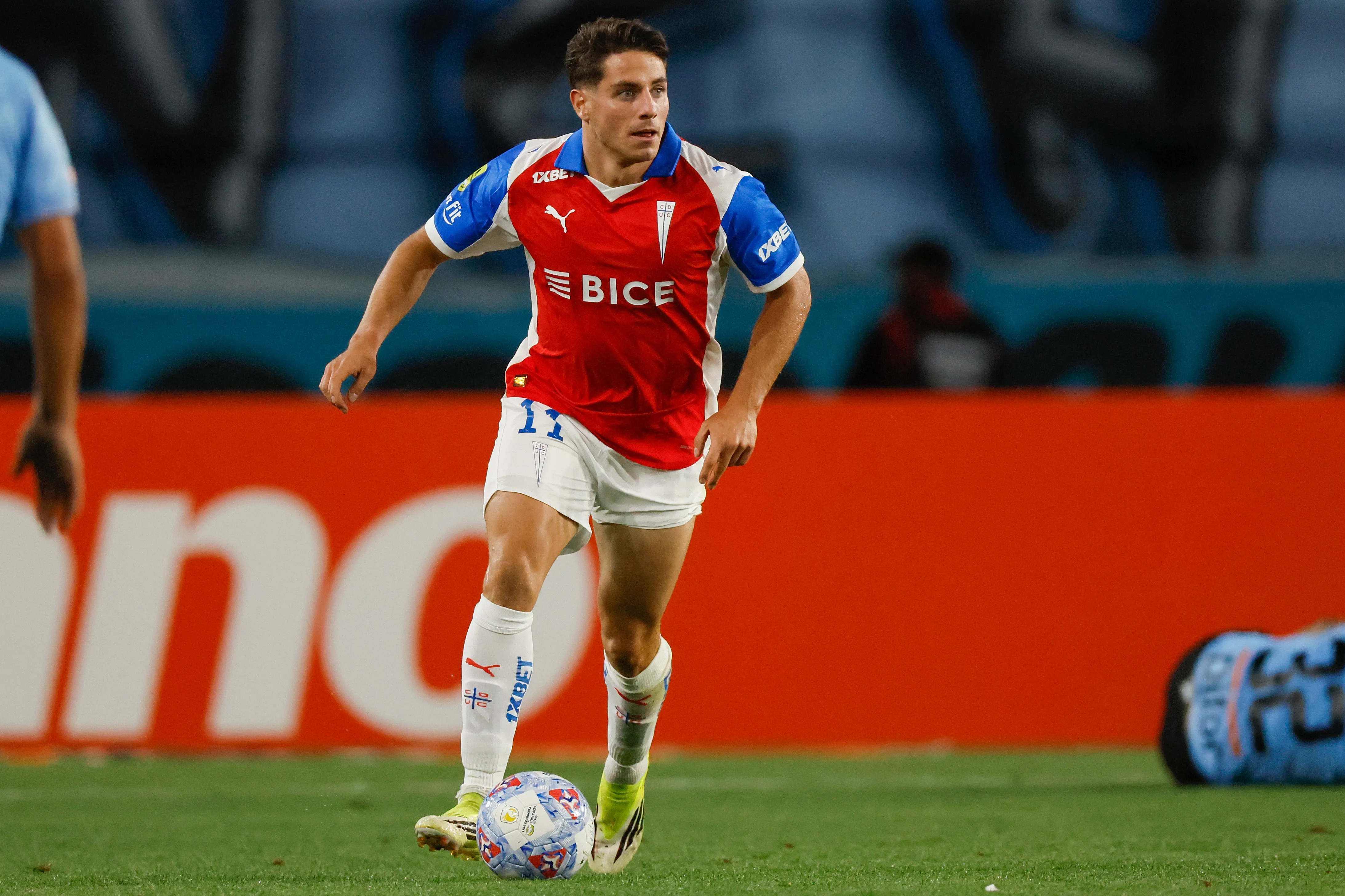 Clemente Montes fue duramente criticado por Manuel de Tezanos tras la derrota de Universidad Católica. | Foto: Photosport.