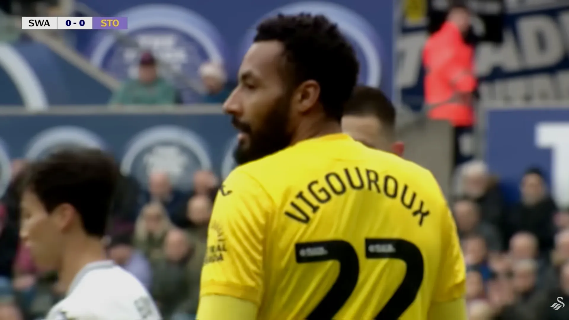 Lawrence Vigouroux recibió varias felicitaciones tras su espectacular tapada. (Captura Swansea City TV).