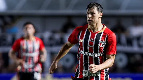 Le dan una mala noticia a Gonzalo Tapia en Sao Paulo.