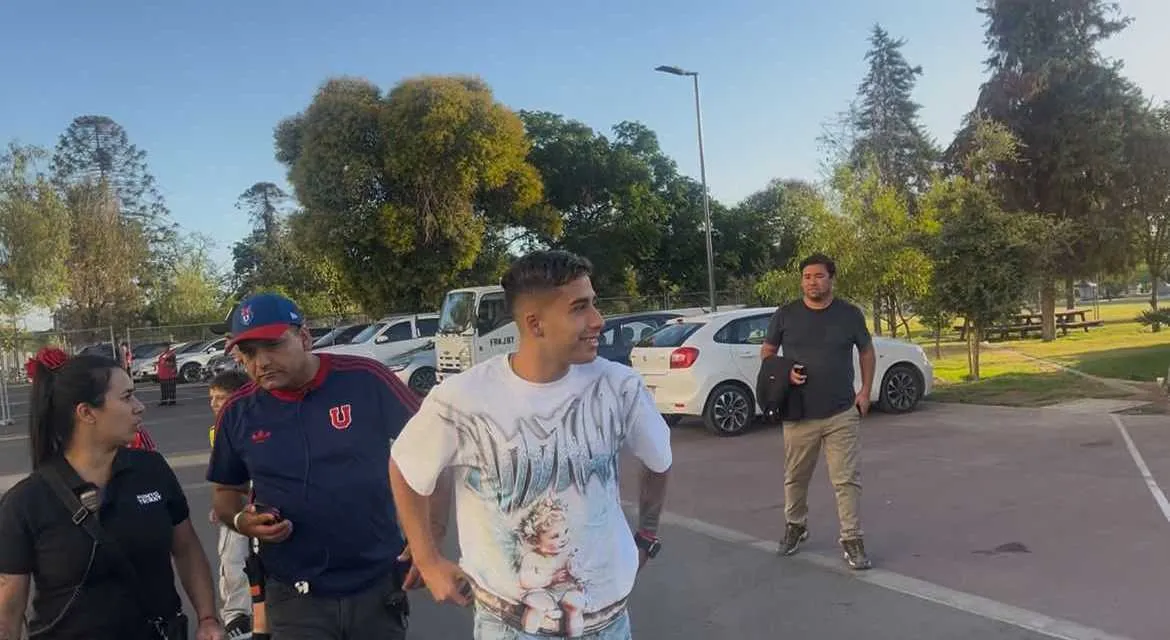 Lucas Assadi llegó al Estadio Nacional para el ver el partido de la U ante el “Campanil”