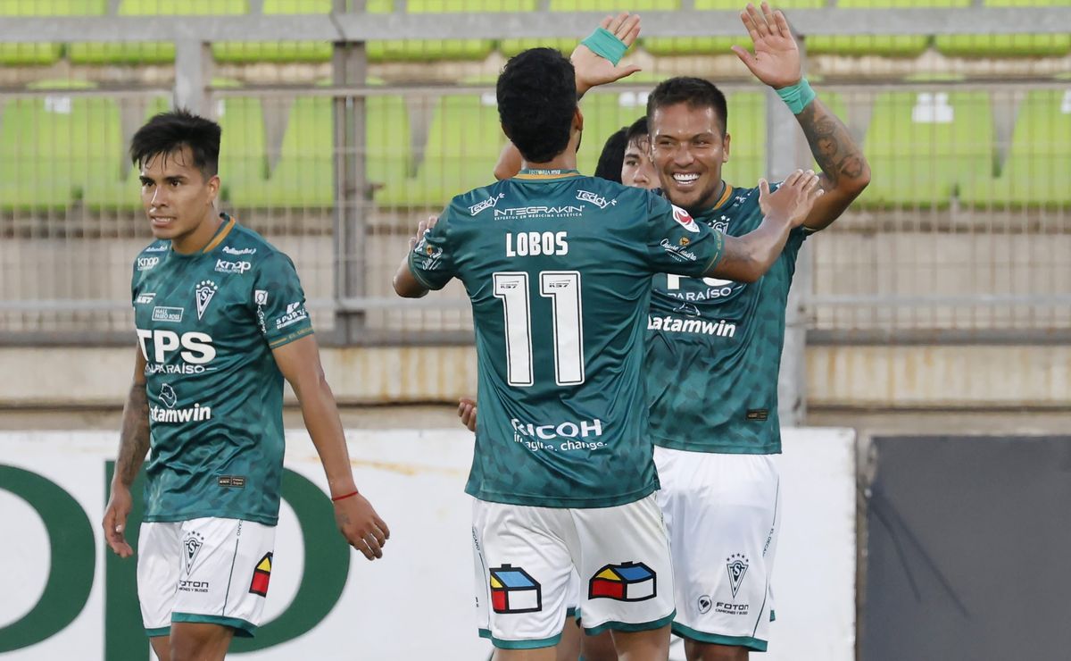 Tras 13 partidos: Javier Parraguez le da agónico triunfo a Santiago Wanderers ante Santa Cruz