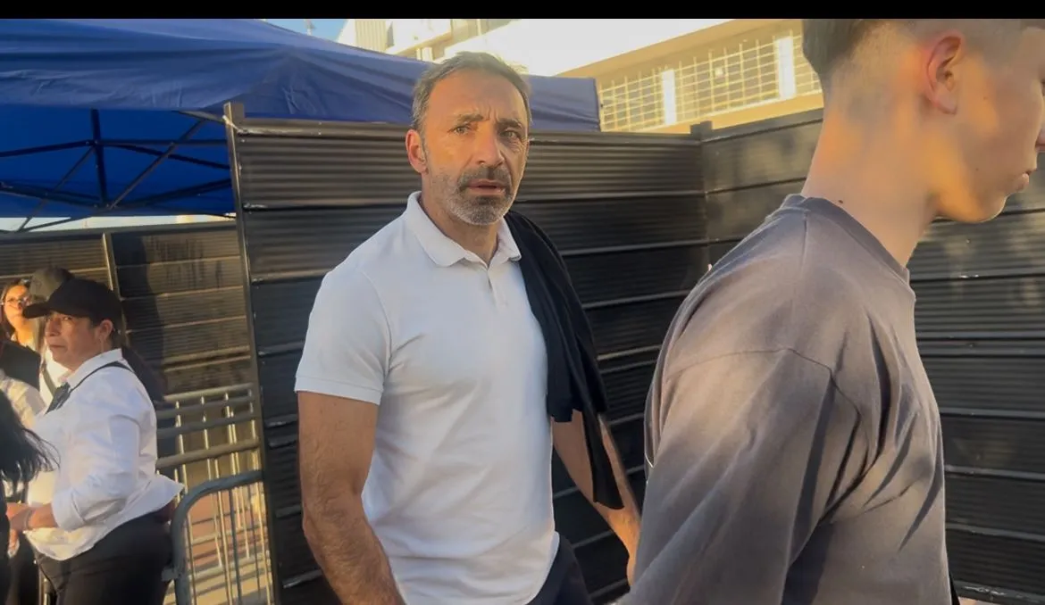 Juan Manuel Azconzábal presente en el Estadio Nacional para ver a U de Chile ante U de Concepción (RedGol)