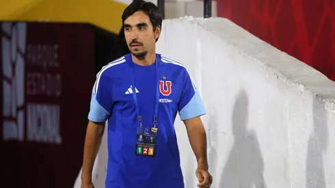 Hinchas de la U piden la salida de Francisco Meneghini.