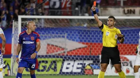Marcelo Díaz sufrió con la roja directa