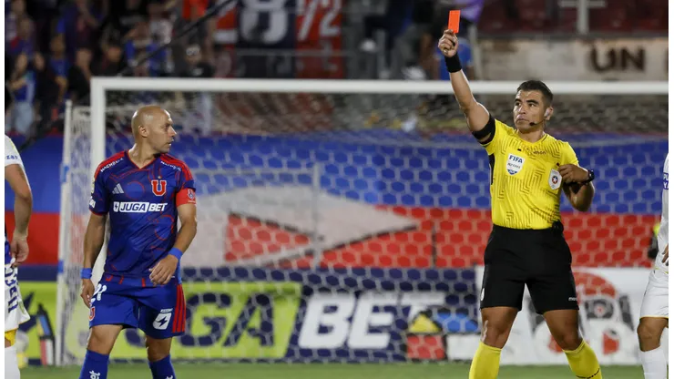 Marcelo Díaz sufrió con la roja directa