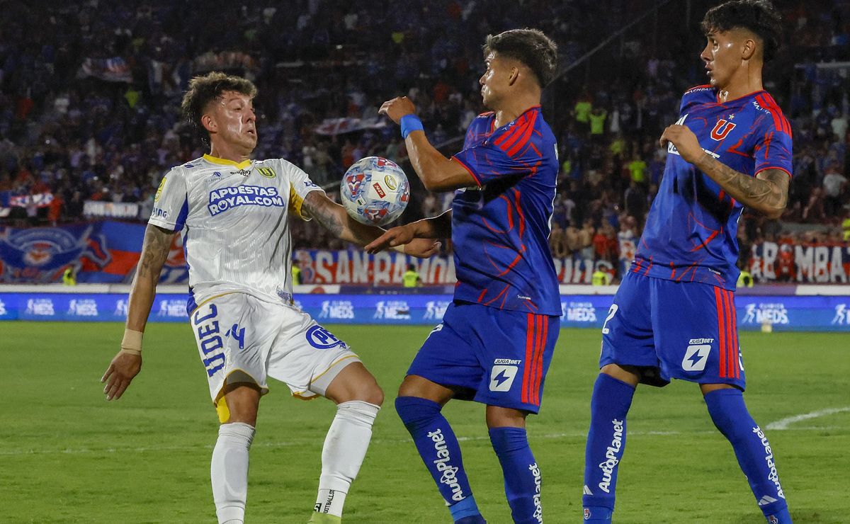 Pablo Parra se refirió a la polémica mano que no fue penal para la U de Chile: “Por algo no lo cobró”