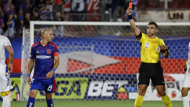 José Cabero es criticado por su arbitraje.
