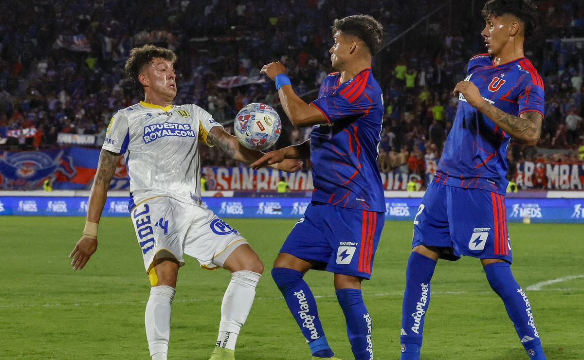 Patricio Yáñez se pone la camiseta azul y grita que perjudicaron a la U por mano de Parra: “Penal en…”