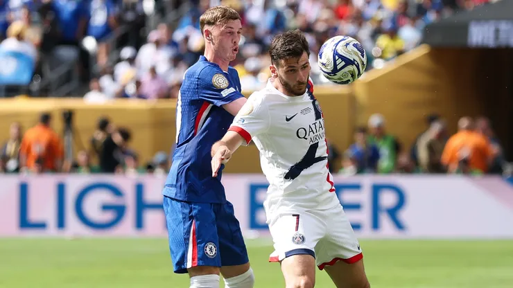 Cole Palmer y Khvicha Kvaratskhelia en la final del Mundial de Clubes entre Chelsea y PSG.