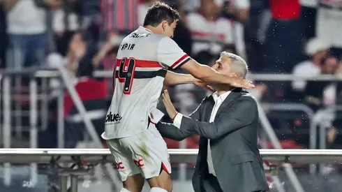 Gonzalo Tapia se despidió de Hernán Crespo en São Paulo.
