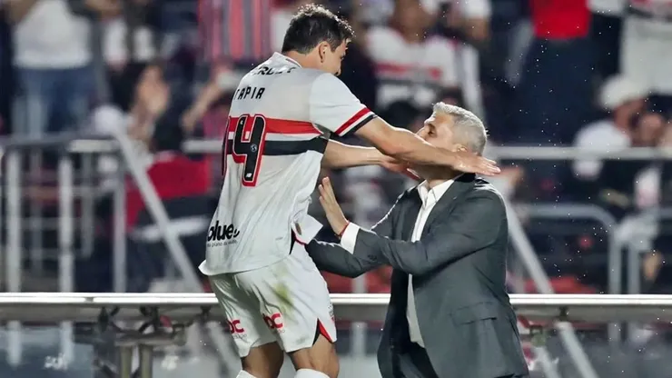 Gonzalo Tapia se despidió de Hernán Crespo en São Paulo.
