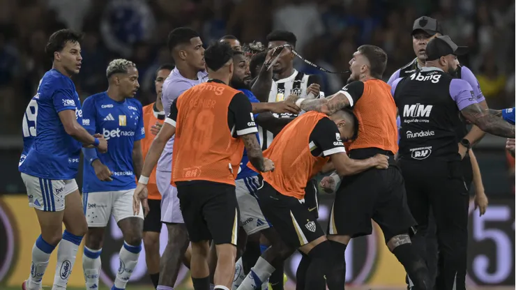 Everson lamentó su reacción que desató batalla campal entre Cruzeiro y Mineiro