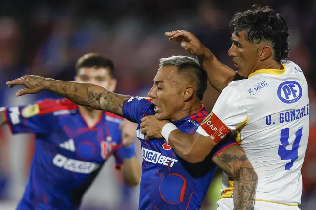 Eduardo Vargas estuvo casi perfecto en pases contra la U de Conce.