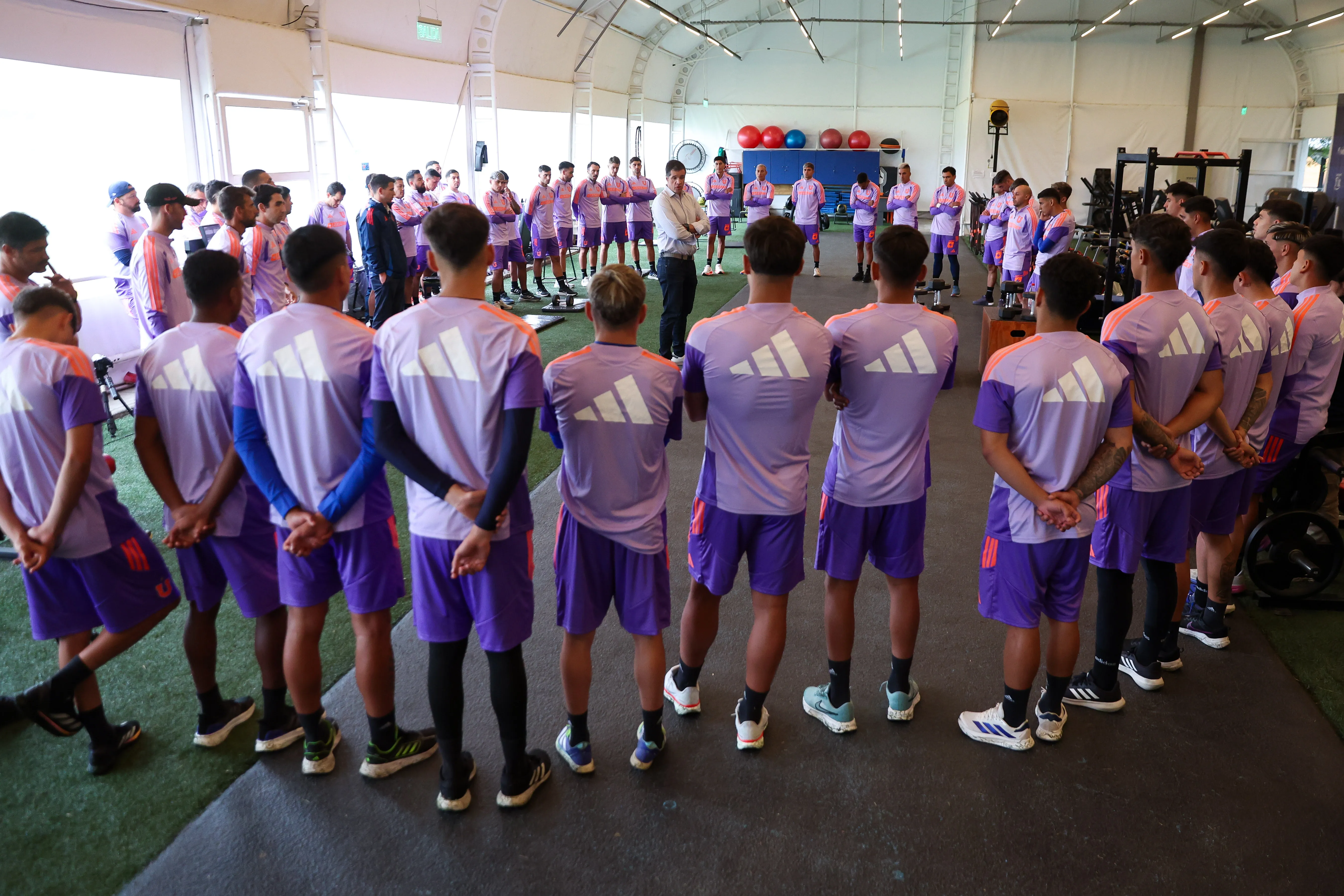 El plantel de la U espera una última conversación con Paqui. Foto: U de Chile