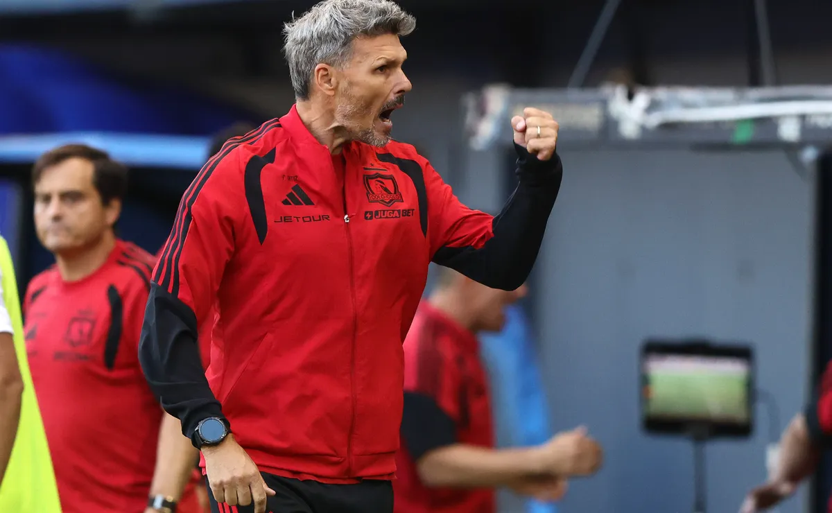 Colo Colo lidera con 4 victorias en su mejor inicio de temporada en años