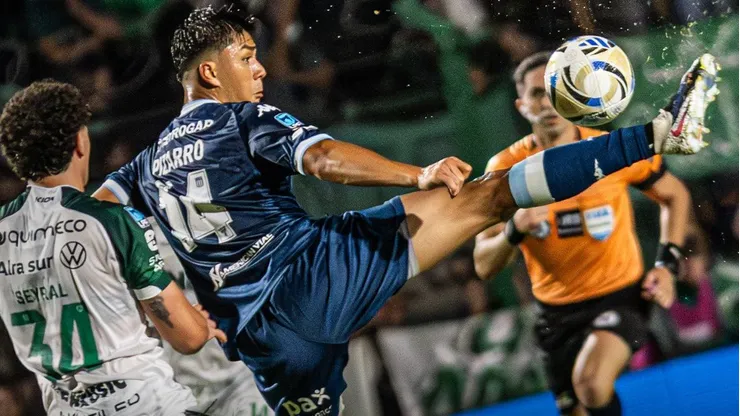 Damián Pizarro sumó otra titularidad en Racing
