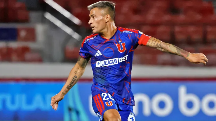 Charles Aránguiz estará fuera de las canchas por un desgarro.