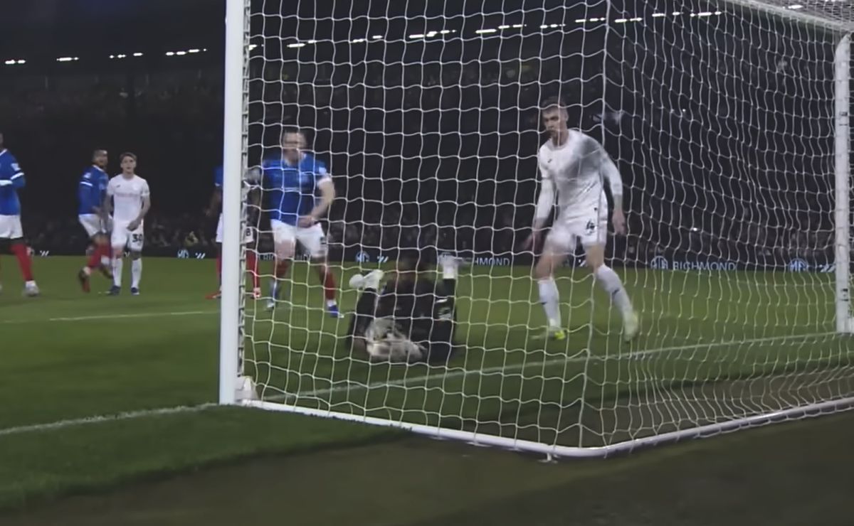 Championship: Vigouroux hace afortunado tapadón e inicia el camino al triunfo del Swansea con un tremendo zurdazo