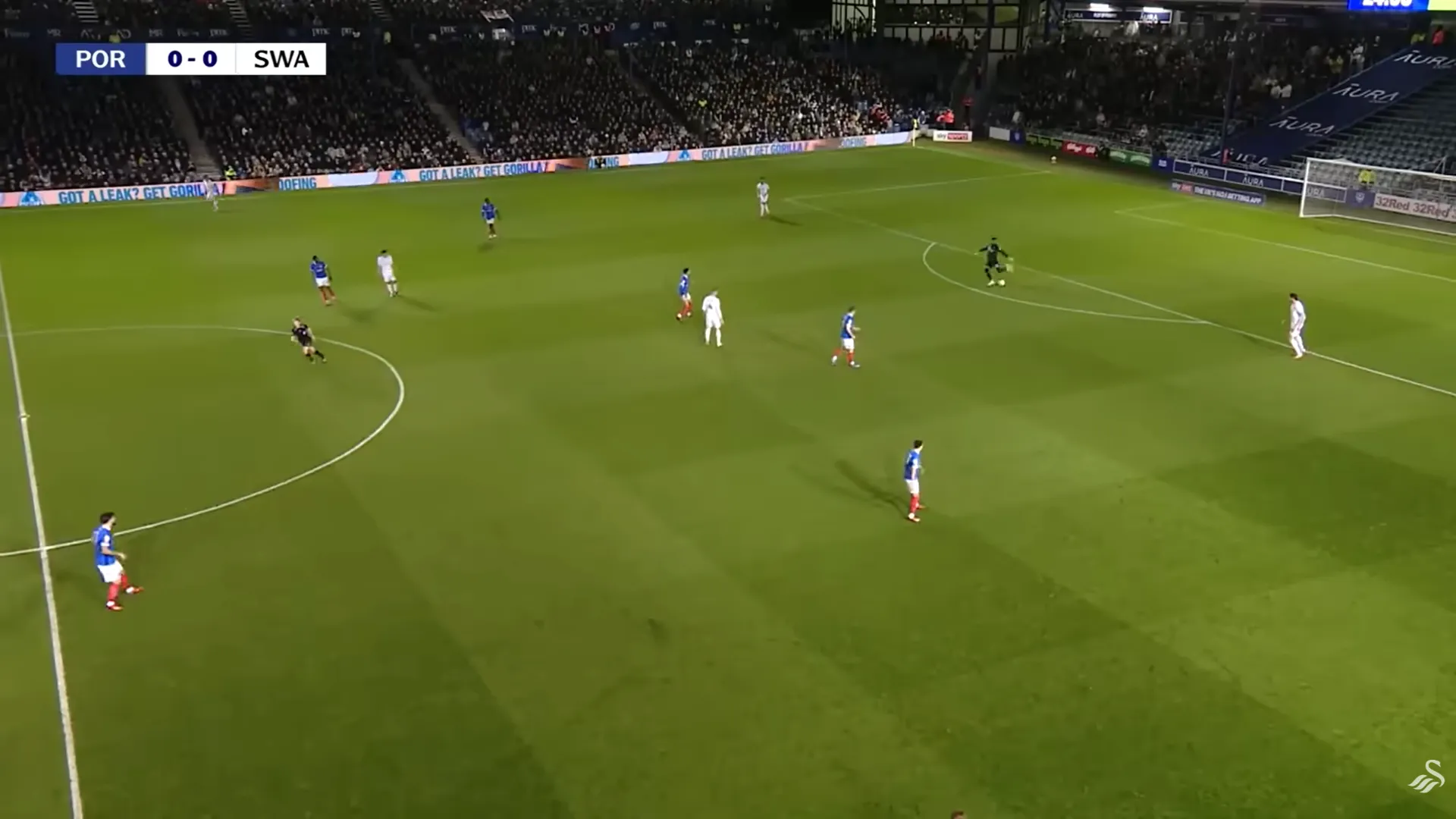 El preciso saque de Vigouroux que inició la jugada del 1-0 ante Portsmouth. (Foto: Swansea TV).