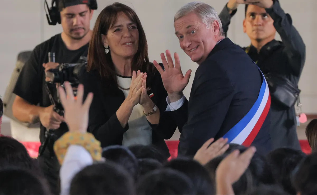 José Antonio Kast comete error en agradecimiento a Natalia Duco