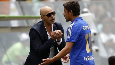 Fantasma Figueroa le da indicaciones a Ramón Fernández. 
