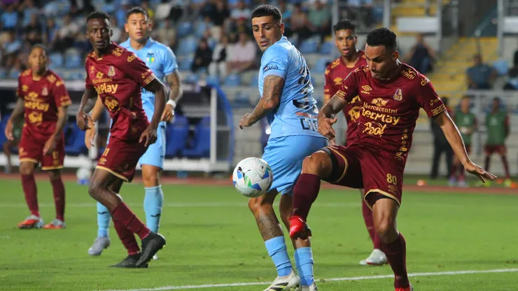Brayan Rovira fue titular en ambos partidos de la serie.