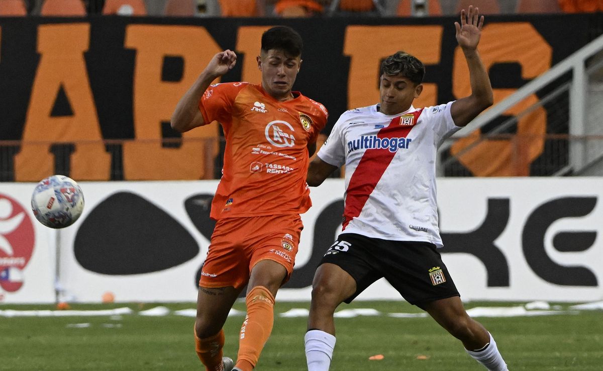 Ofertón en Curicó Unido: rematan camisetas del colista de la Primera B a 5 mil pesos