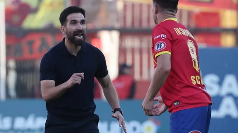 Unión Española pasa por tenso momentos en Primera B.
