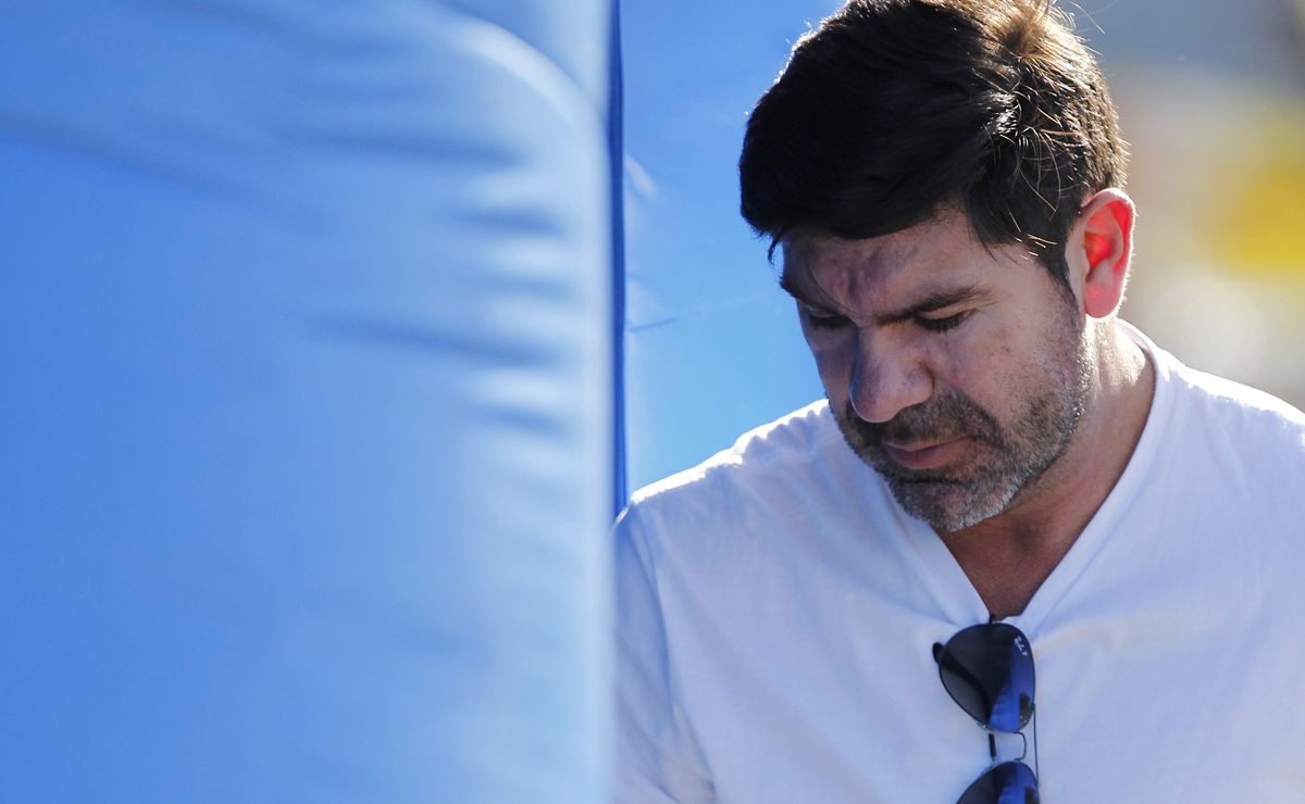 “Es una práctica habitual”: hacen pebre a Marcelo Salas por trato a futbolistas lesionados en Temuco