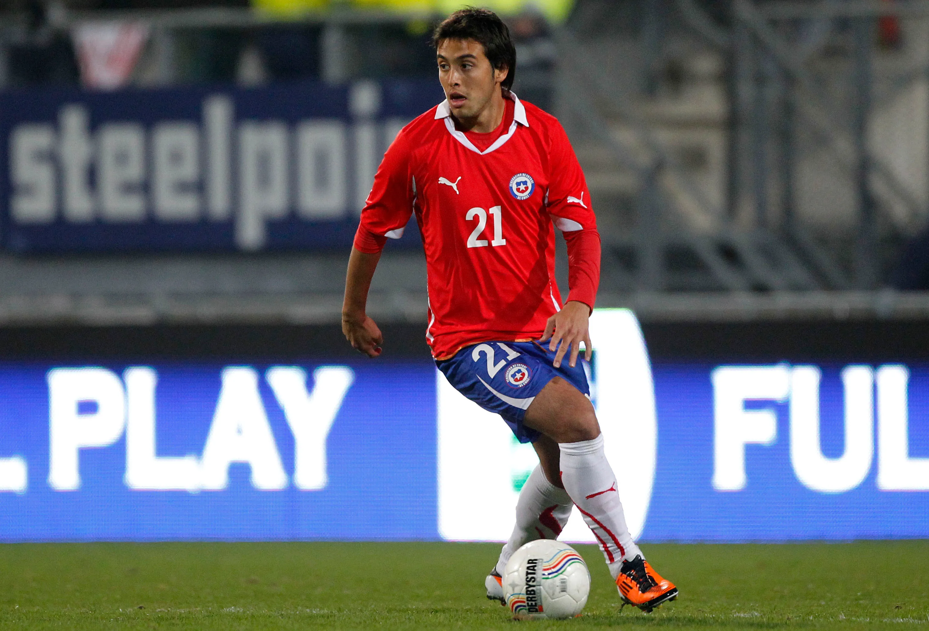 Cristóbal Jorquera en acción por la selección chilena en un amistoso. (ANDRES PINA/PHOTOSPORT).