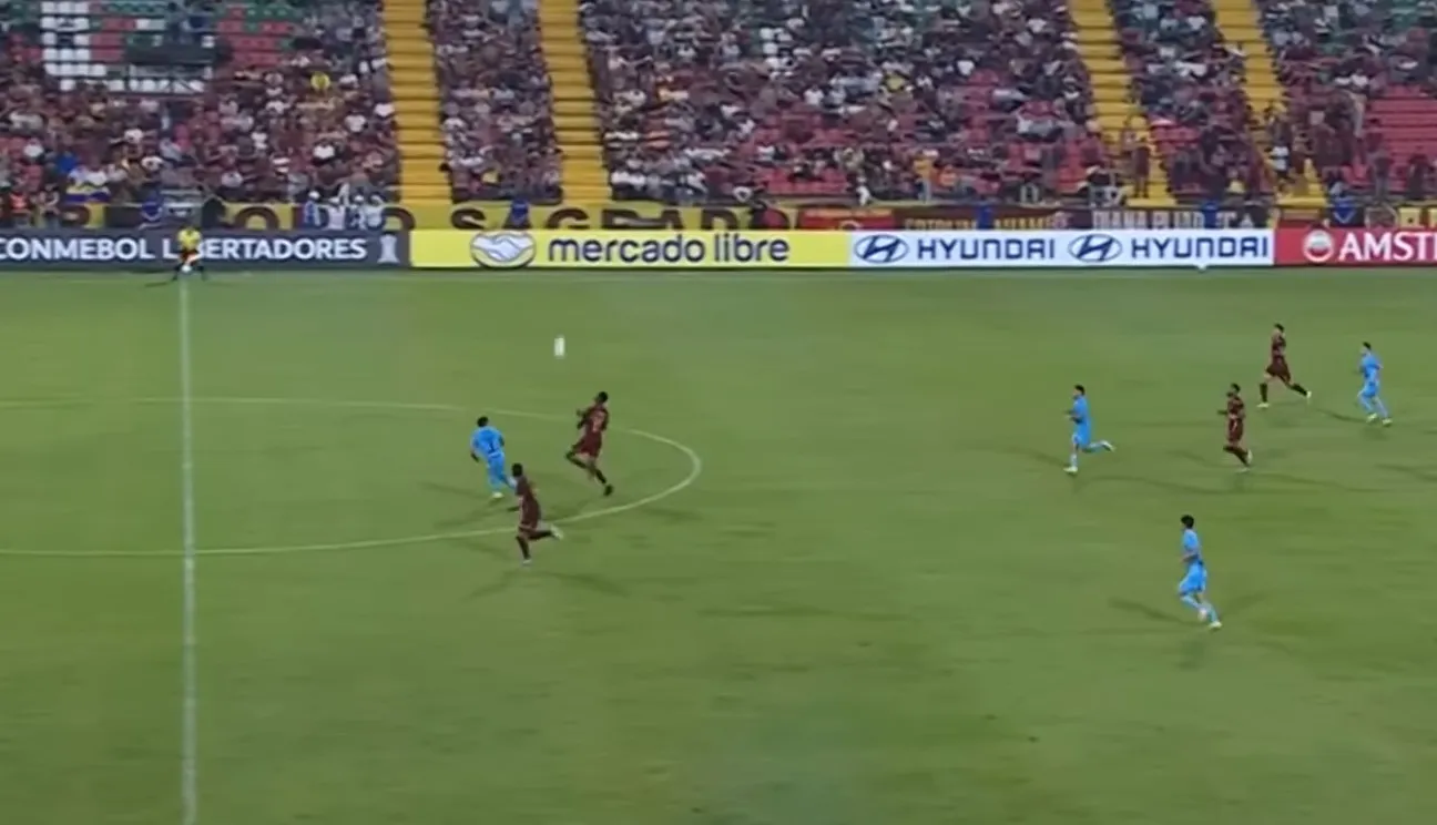 Felipe Faúndez no pudo frenar a los dos de Tolima. (Captura Disney+).