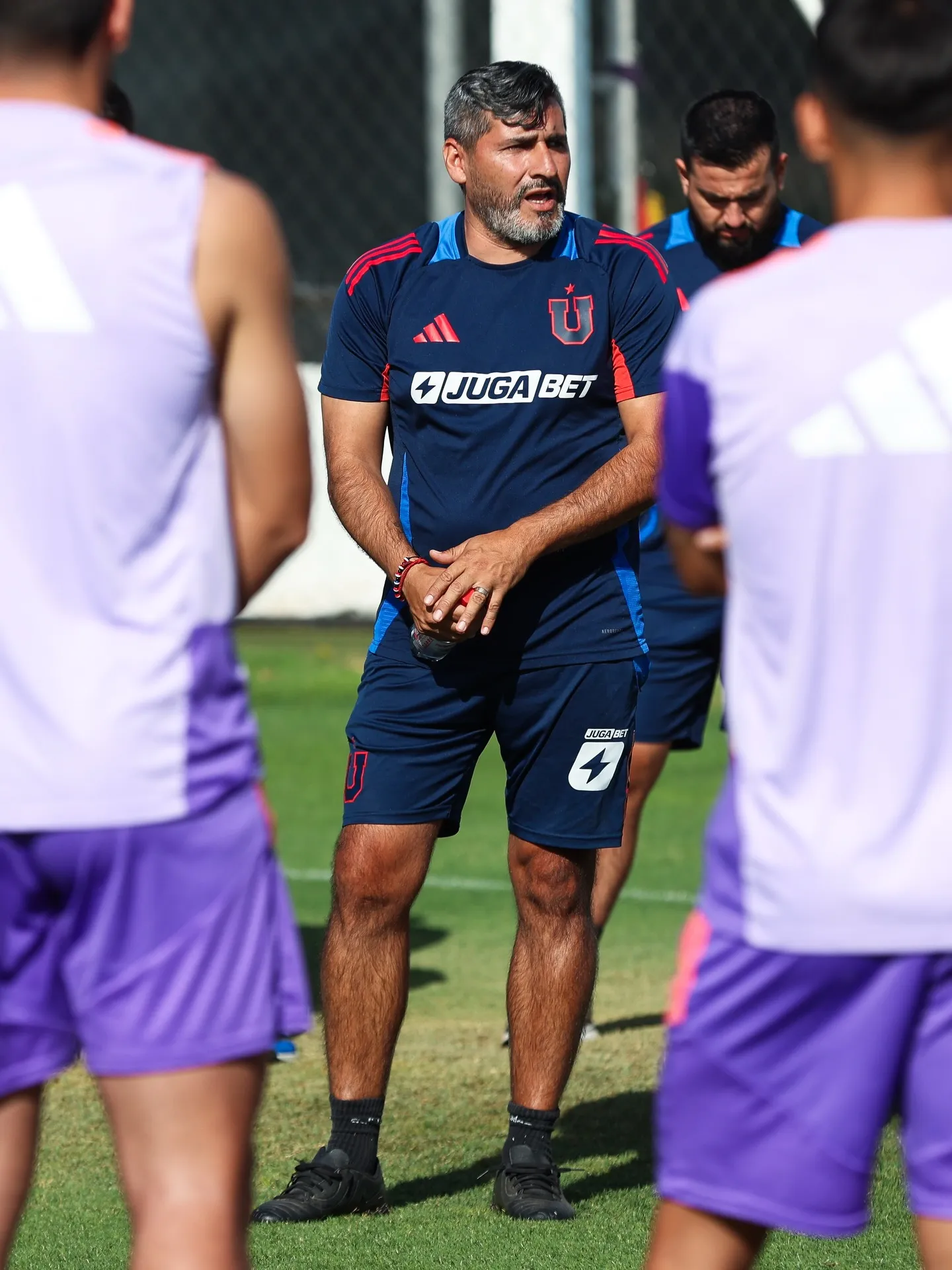 Jhon Valladares mueve la formación de la U para el duelo con Coquimbo Unido. Foto: U. de Chile.