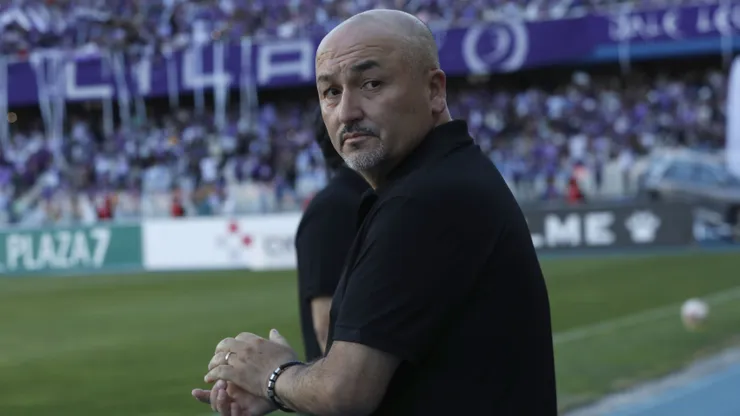 Patricio Almendra sabe que su cargo corre riesgo en el León de Collao.